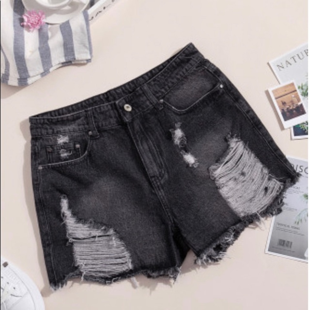 🎊HP High Rise Distressed Black Denim Shorts